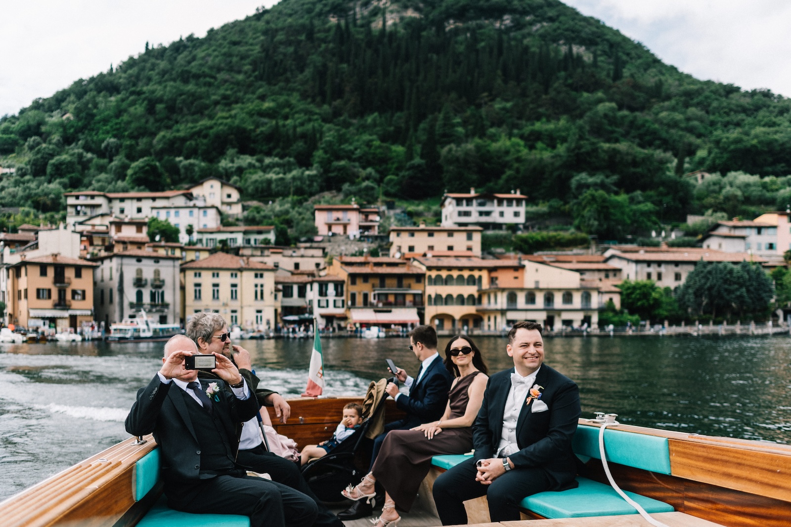 Destination Wedding Castello Oldofredi boatgroomguests