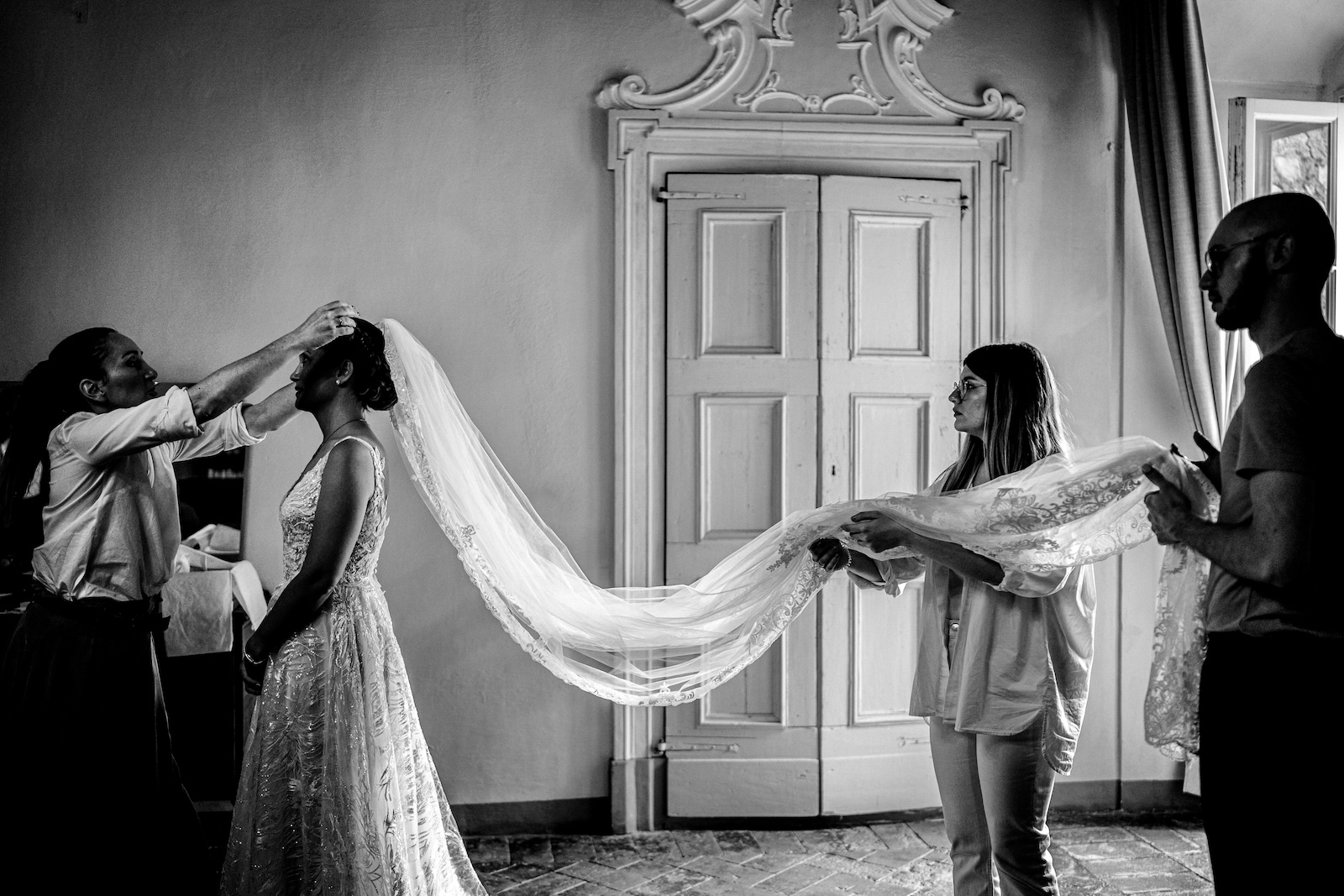 Destination Wedding Castello Oldofredi veil bride